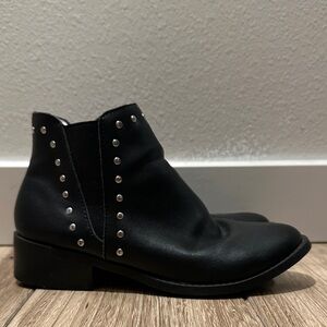 Steve Madden Kids Black Boots with Silver Accents